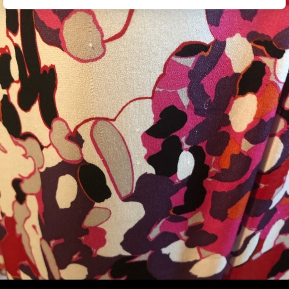 Classiques Entire Double V-neck front pleat top - Picture 3 of 4